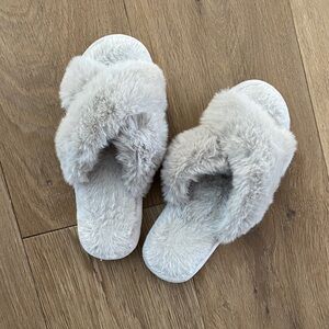 Women's Cozy Faux Fur Slippers - Gray